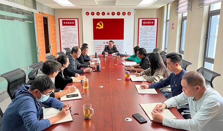 yp街机_(中国)集团（煤化）集团党委委员、 纪委书记覃崇辉到挂钩联系党支部讲授学习贯彻党的二十大精神专题党课