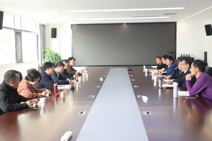 罗平县副县长丁宪富一行到罗平东城煤矿公司调研指导工作